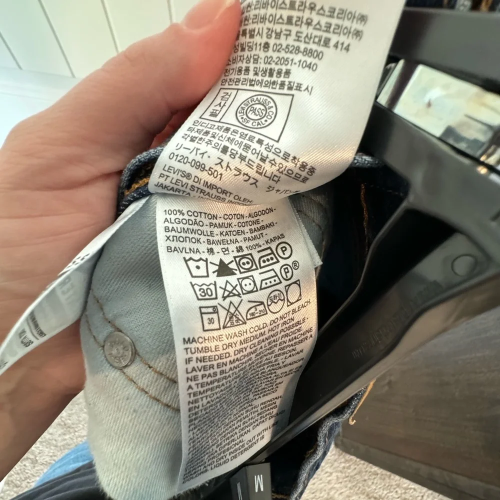 Levi 550 High Waisted Dark Wash Fringe Shorts Size 30 - Picture 5 of 5